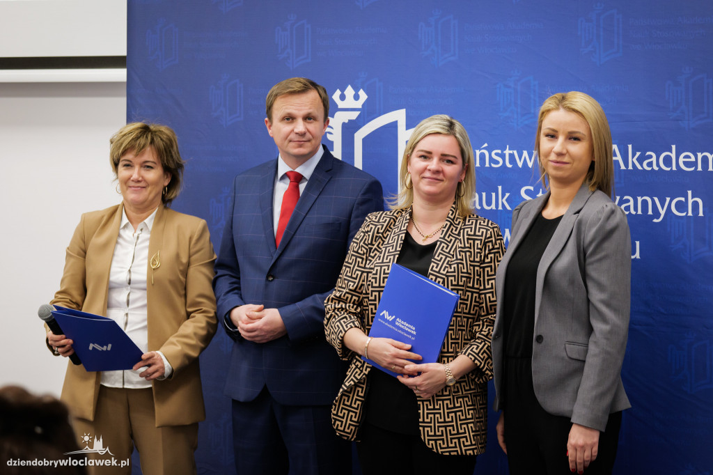 Rektor PANS przyznał stypendia dla najlepszych