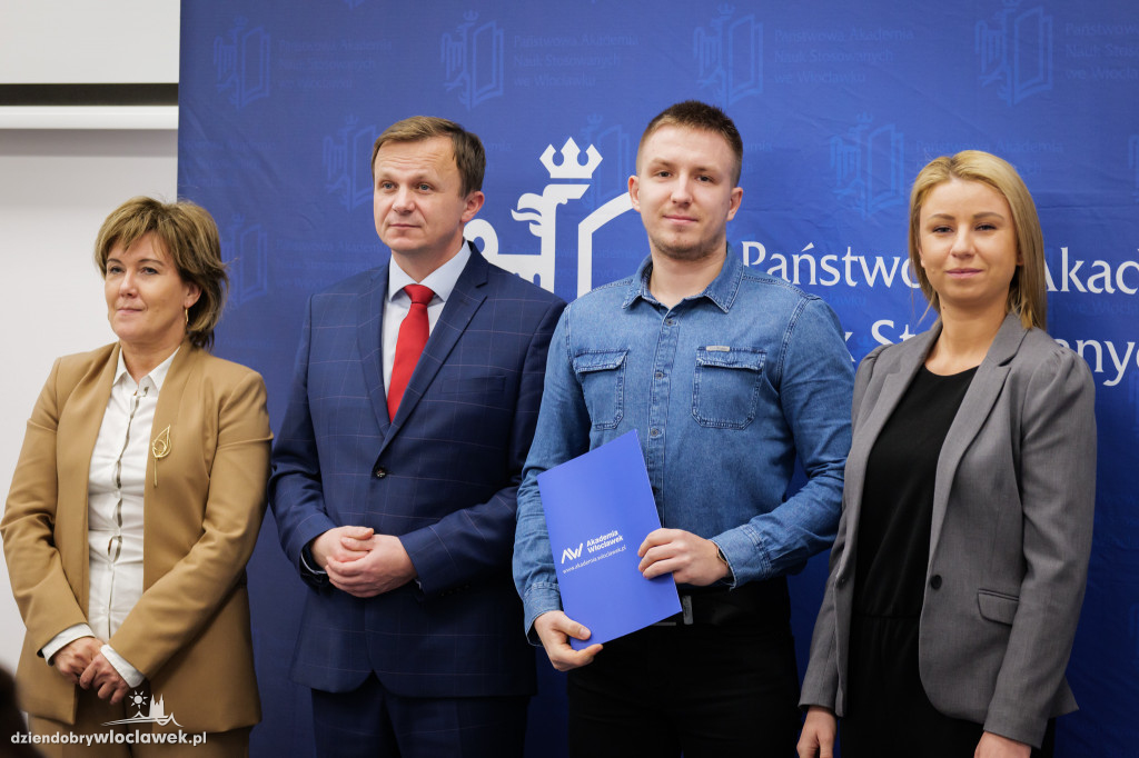 Rektor PANS przyznał stypendia dla najlepszych