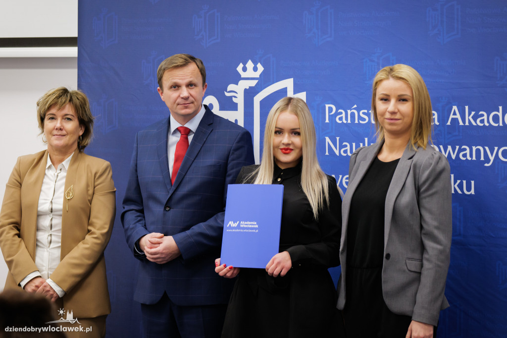 Rektor PANS przyznał stypendia dla najlepszych