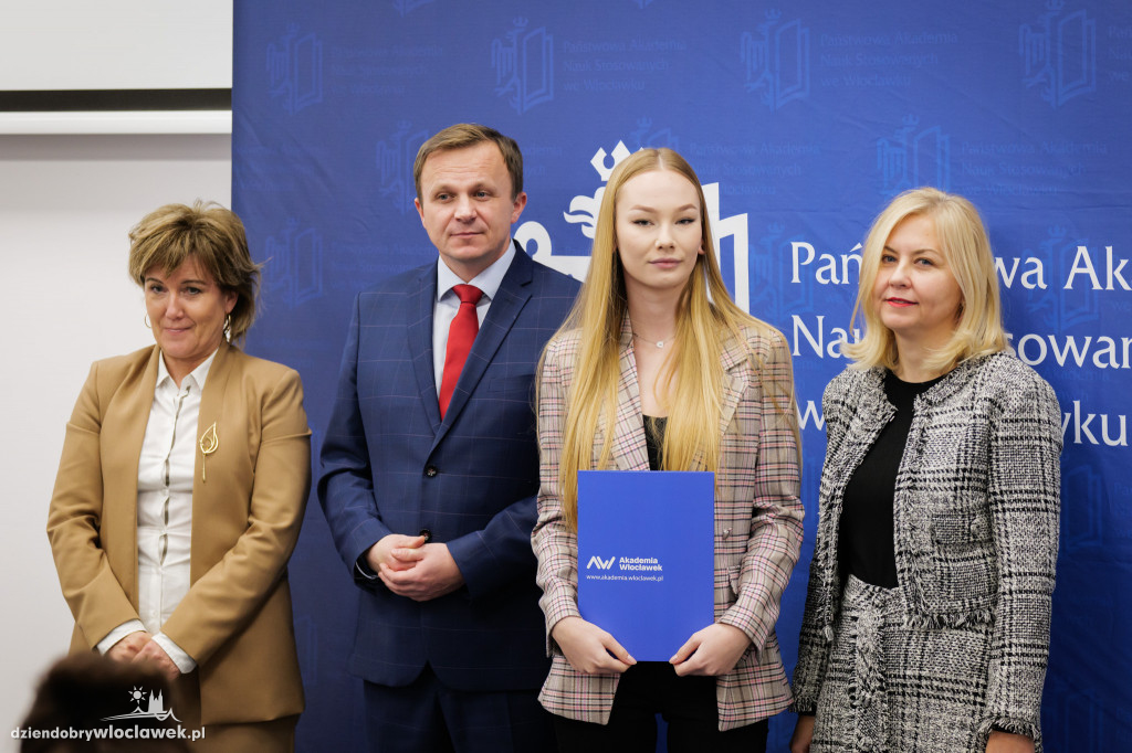 Rektor PANS przyznał stypendia dla najlepszych