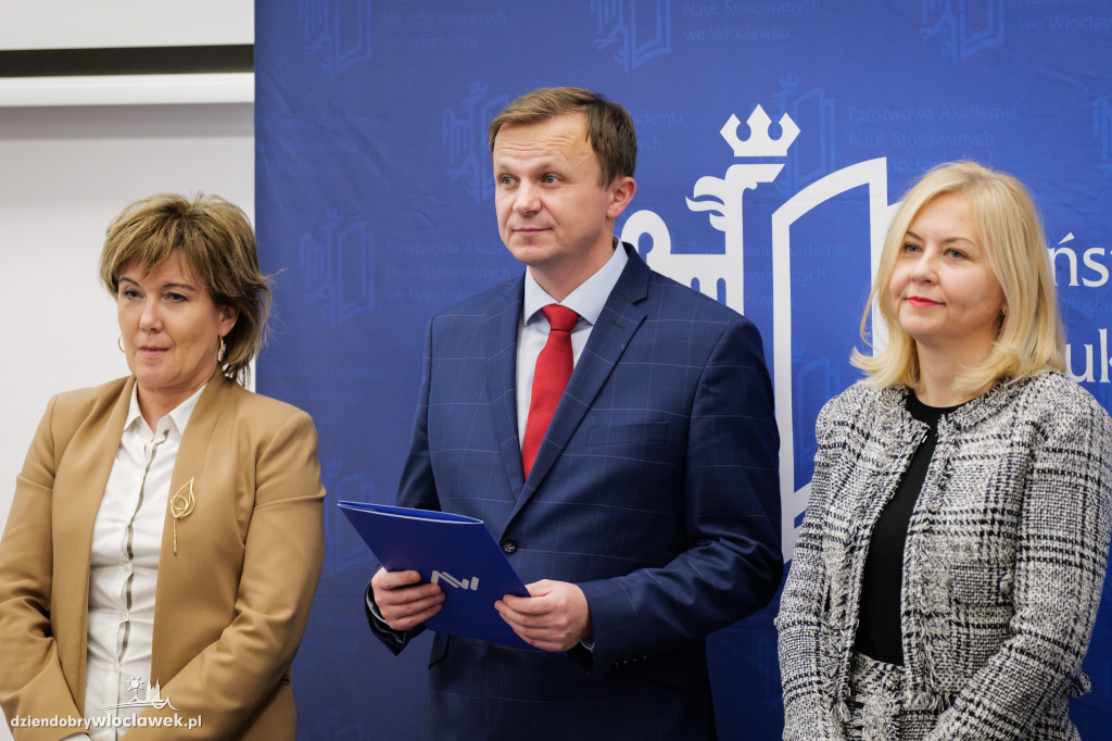 Rektor PANS przyznał stypendia dla najlepszych