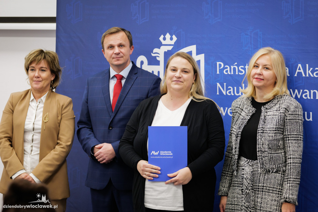 Rektor PANS przyznał stypendia dla najlepszych