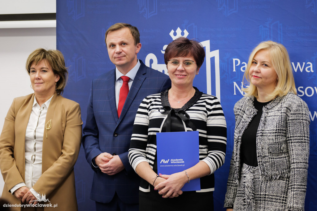 Rektor PANS przyznał stypendia dla najlepszych