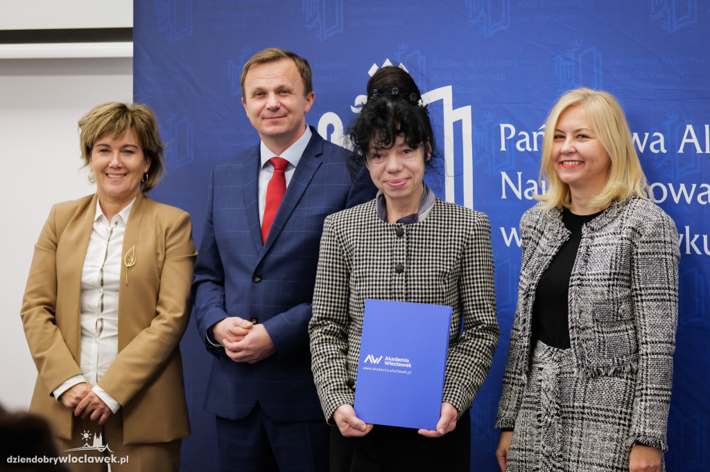 Rektor PANS przyznał stypendia dla najlepszych