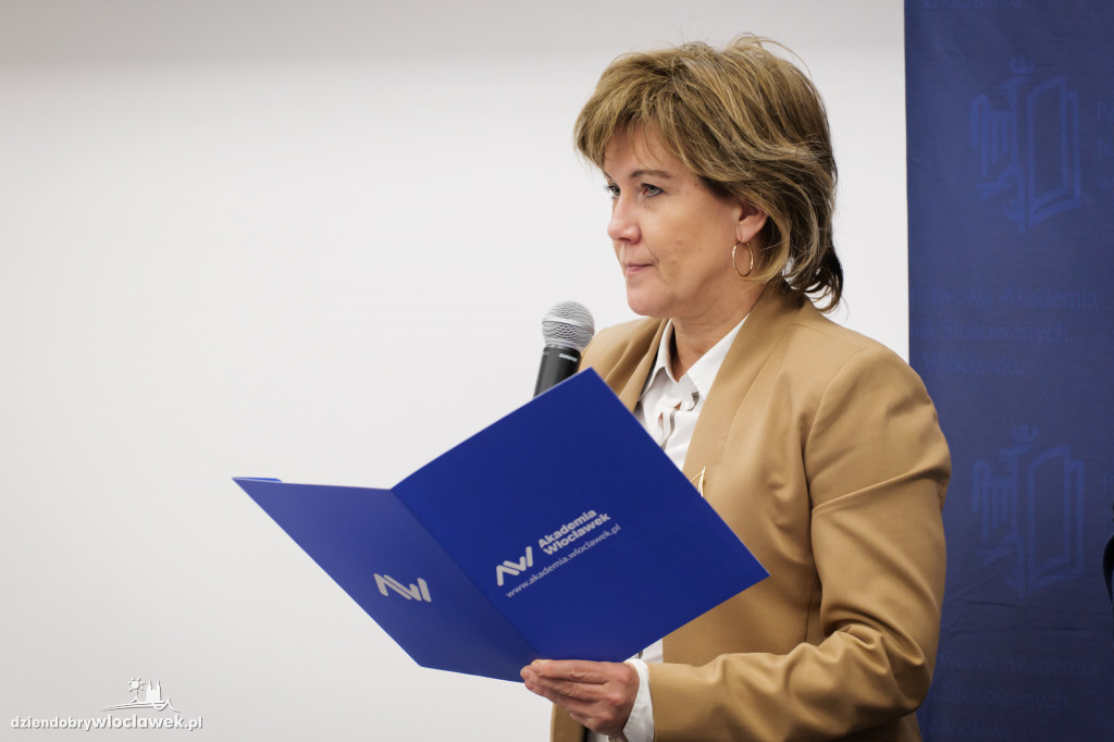 Rektor PANS przyznał stypendia dla najlepszych