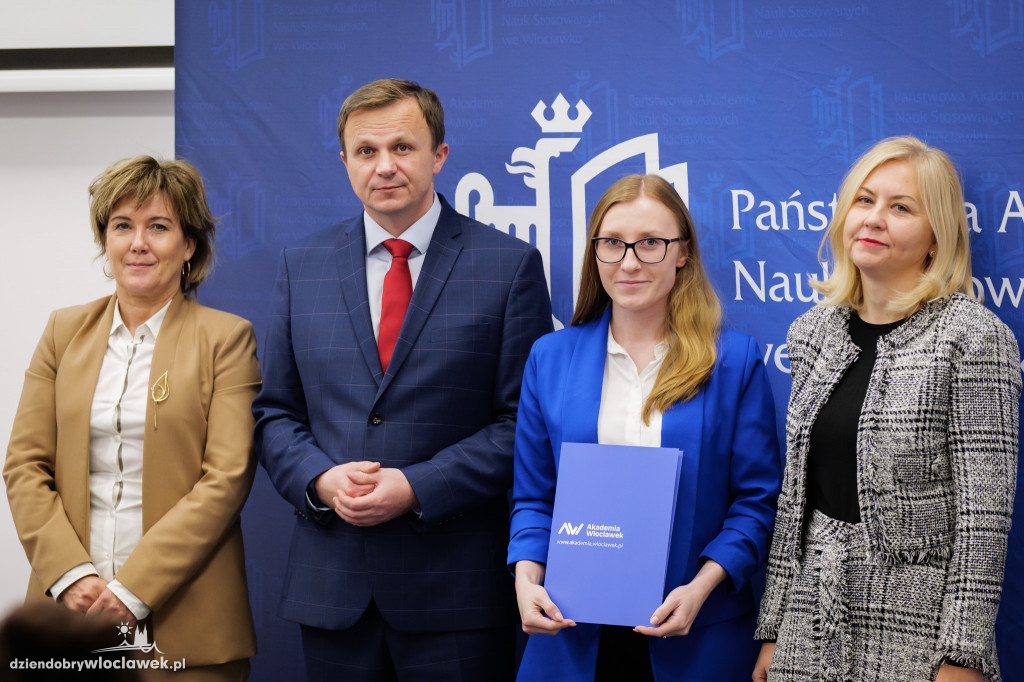 Rektor PANS przyznał stypendia dla najlepszych