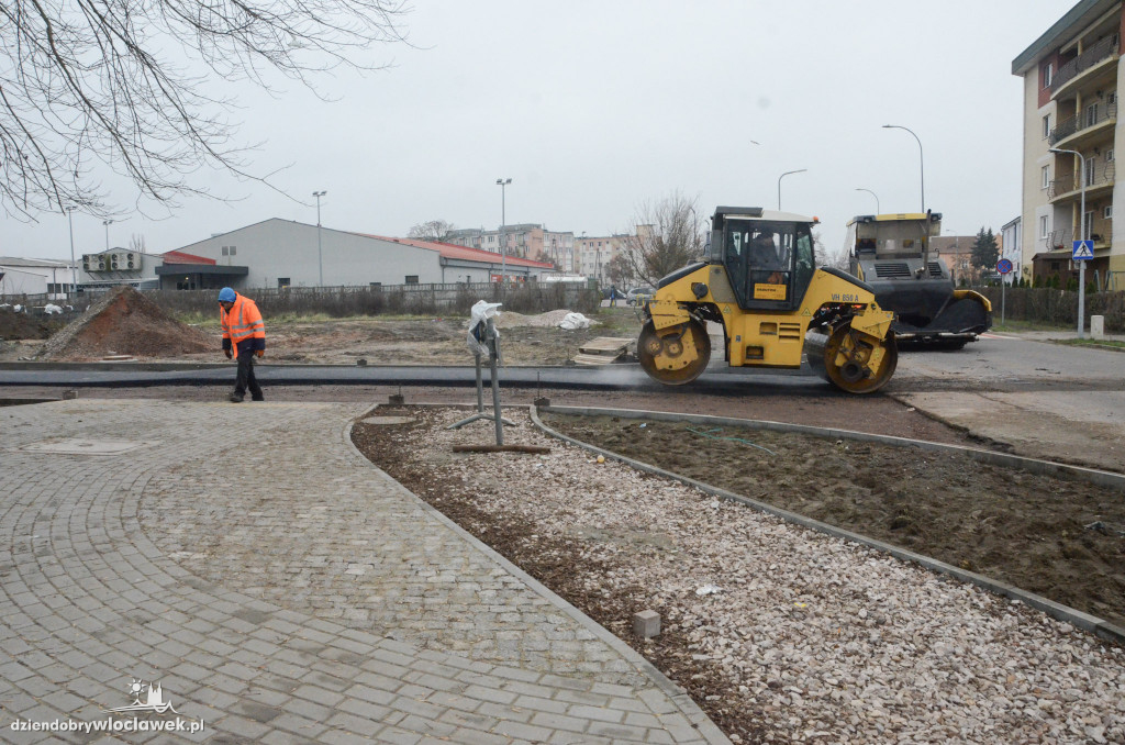 Na ul. Celulozowej wylewają asfalt