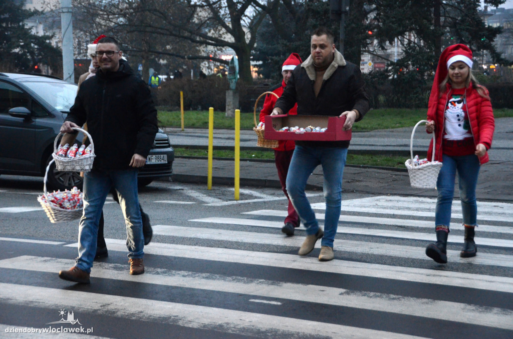 Radni PO rozdawali czekoladowe mikołaje