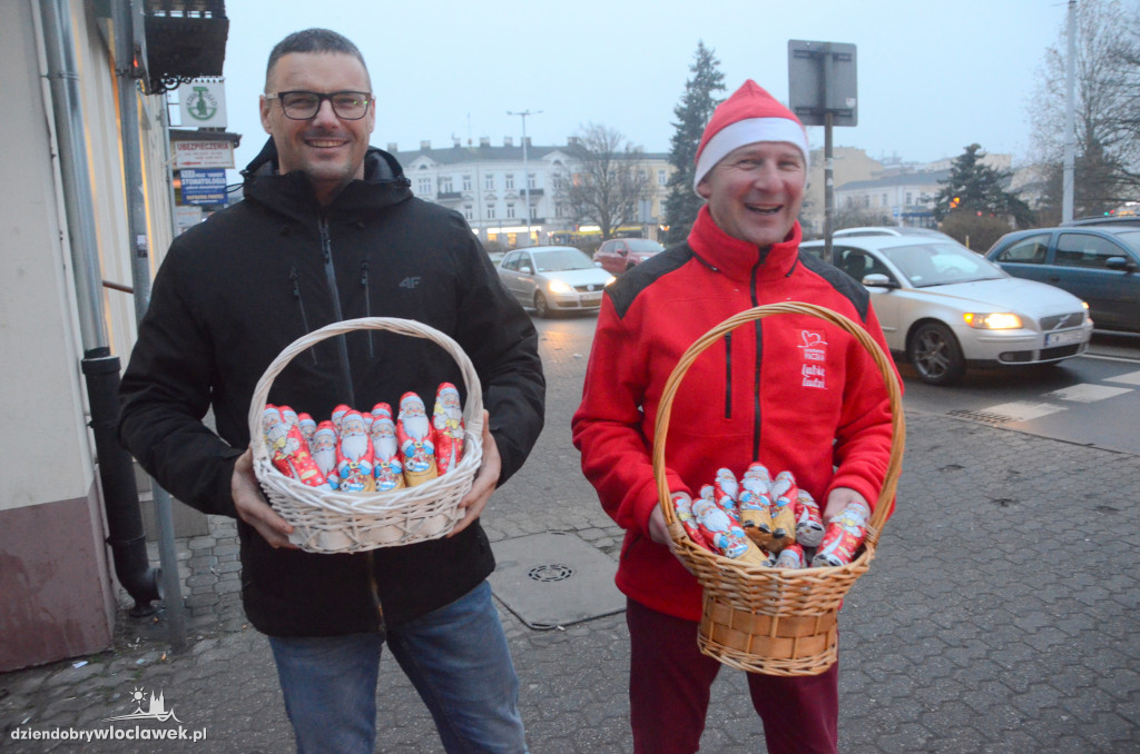 Radni PO rozdawali czekoladowe mikołaje