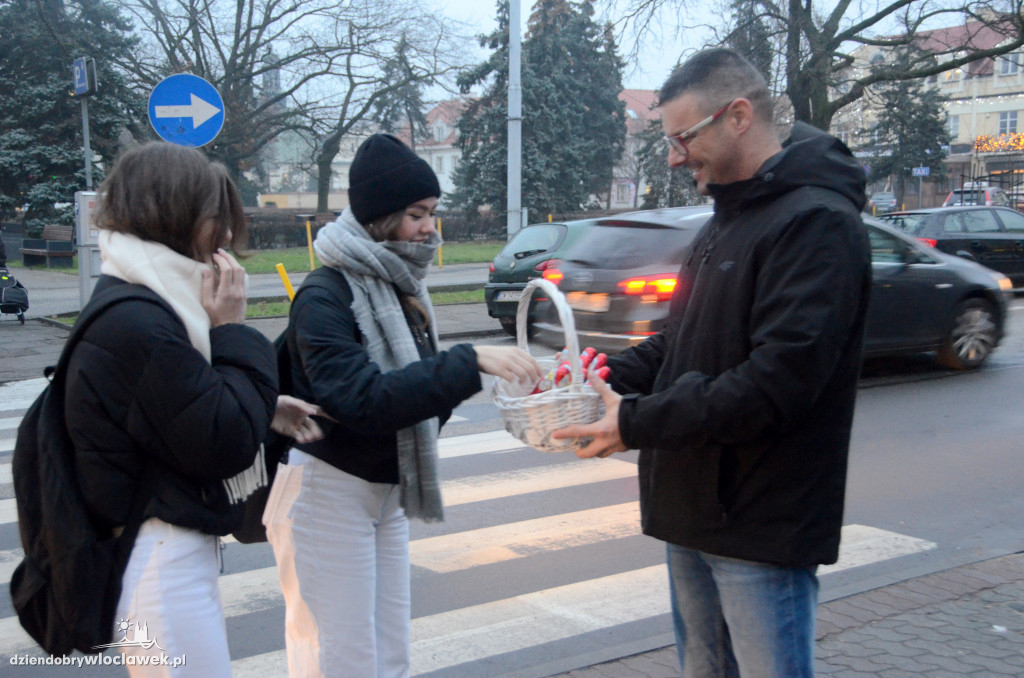 Radni PO rozdawali czekoladowe mikołaje