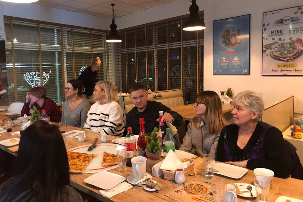 Wolontariusze ze schroniska w Pizzerii 105