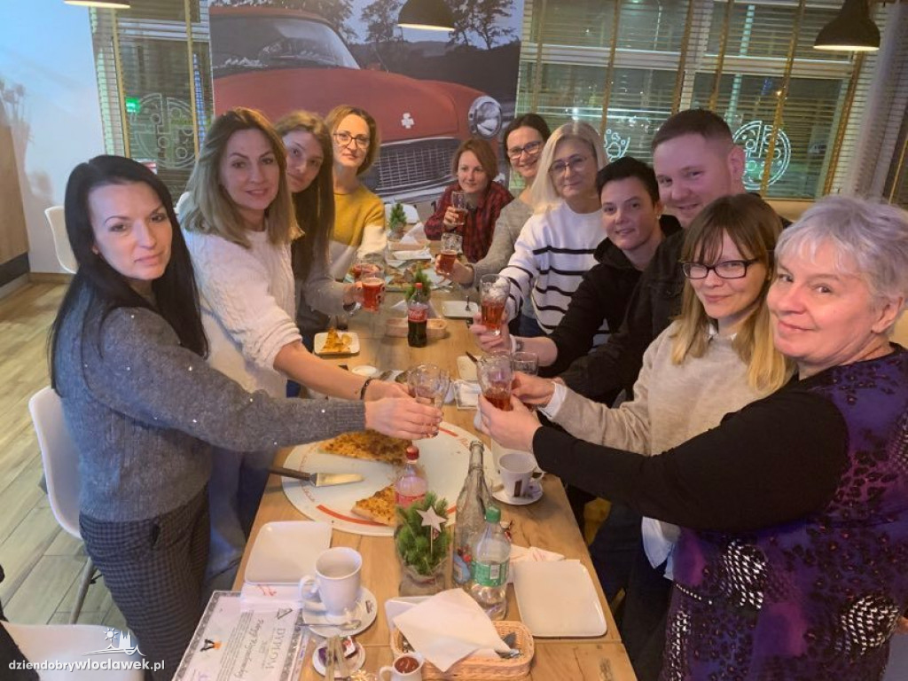 Wolontariusze ze schroniska w Pizzerii 105