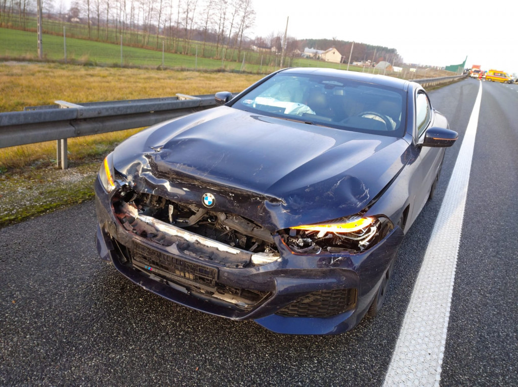 Zderzenie dwóch aut na autostradzie A1
