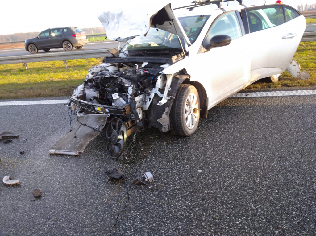 Zderzenie dwóch aut na autostradzie A1