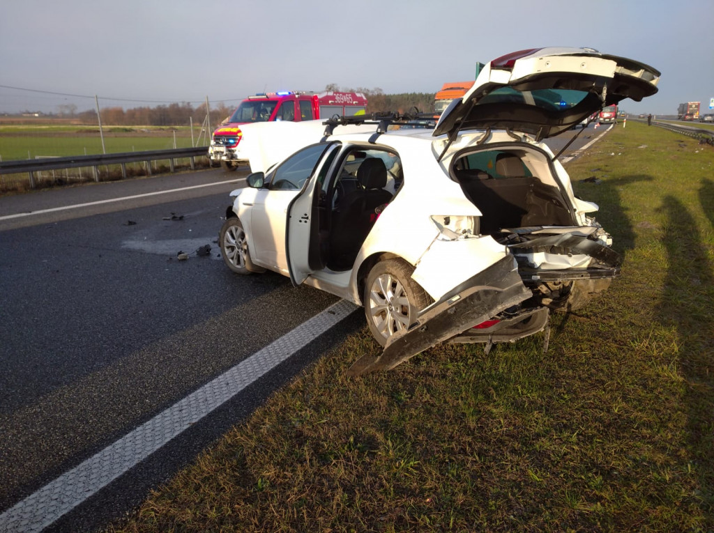 Zderzenie dwóch aut na autostradzie A1