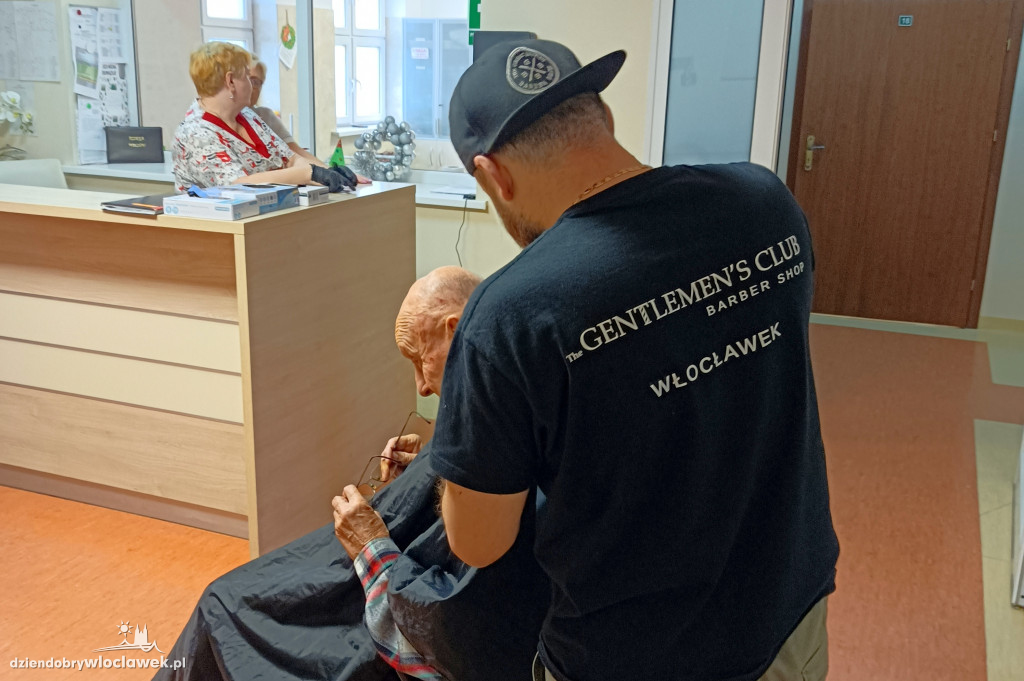 Barber w DPS przy Żeromskiego we Włocławku