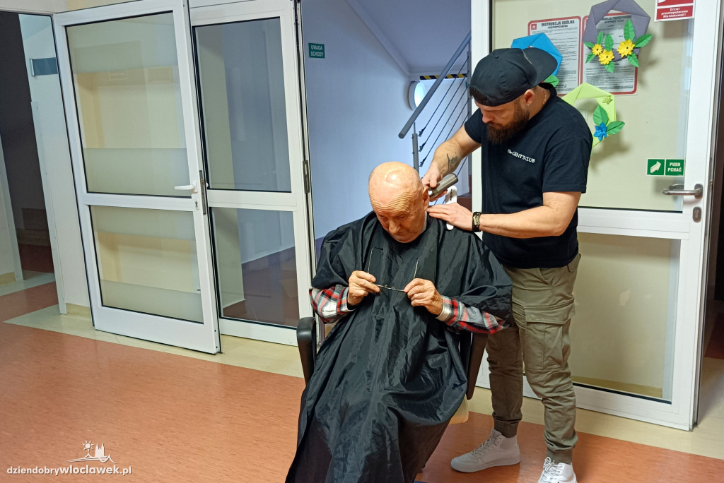 Barber w DPS przy Żeromskiego we Włocławku