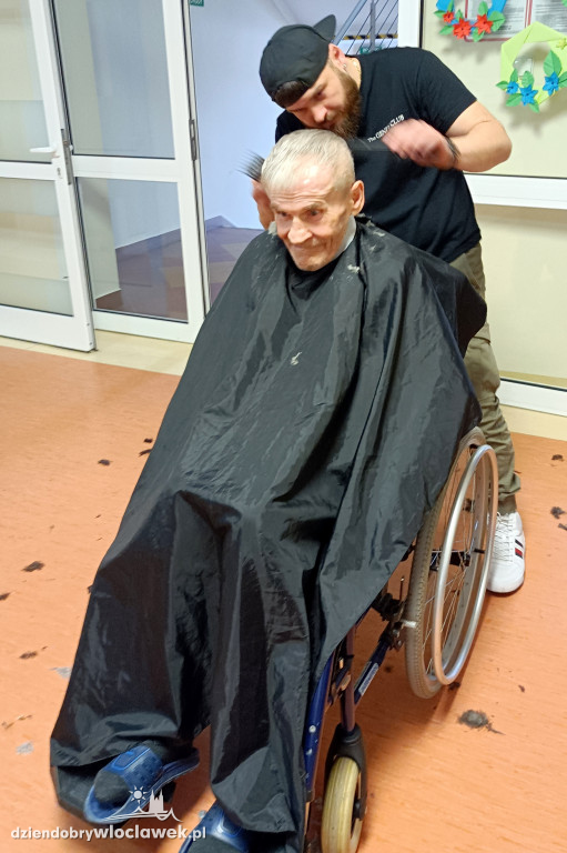 Barber w DPS przy Żeromskiego we Włocławku