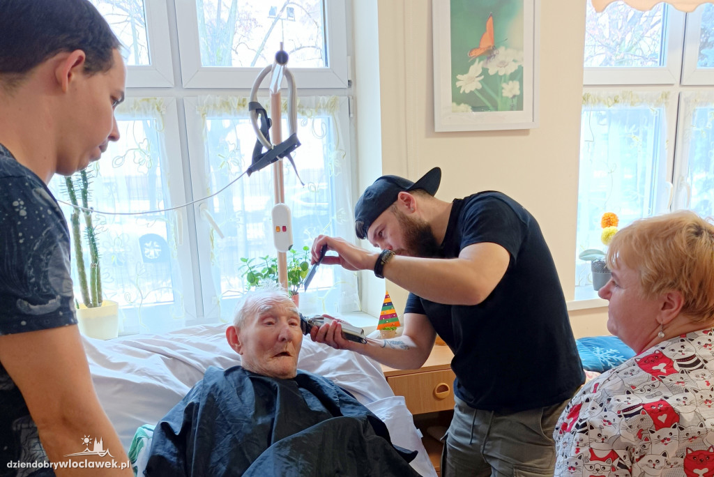 Barber w DPS przy Żeromskiego we Włocławku