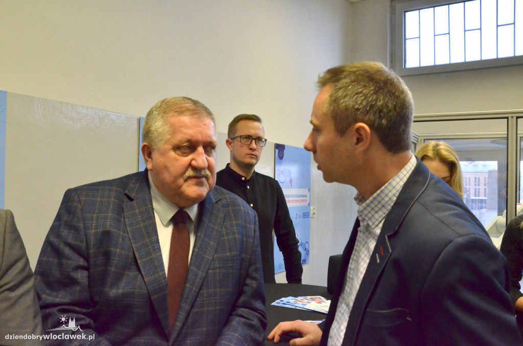 Otwarcie Centrum Programowania Robotów Przemysłowych