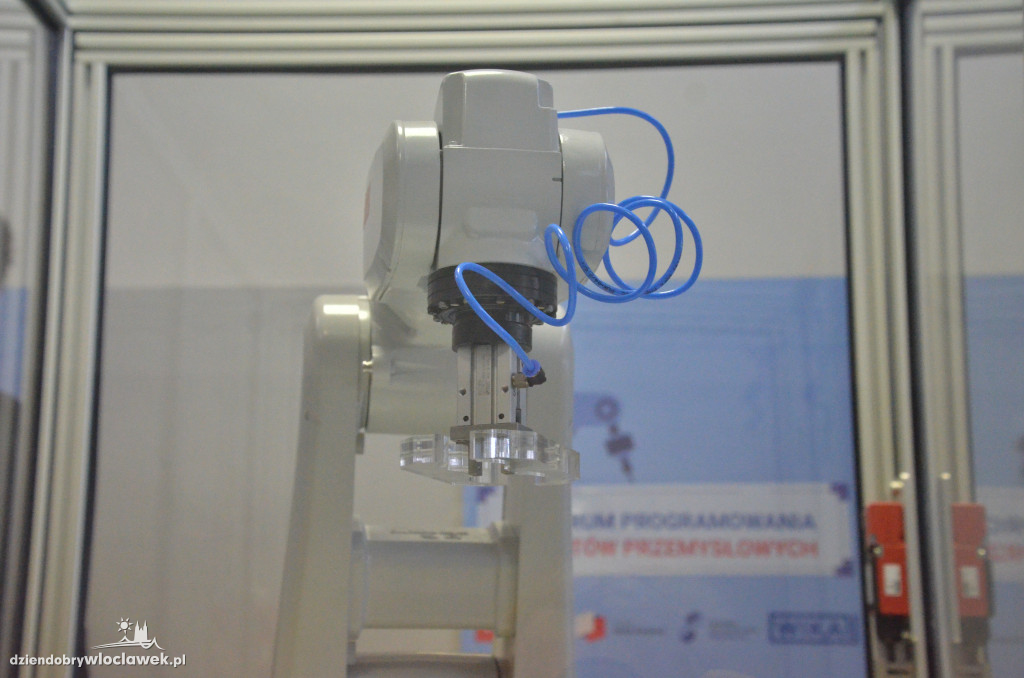 Otwarcie Centrum Programowania Robotów Przemysłowych