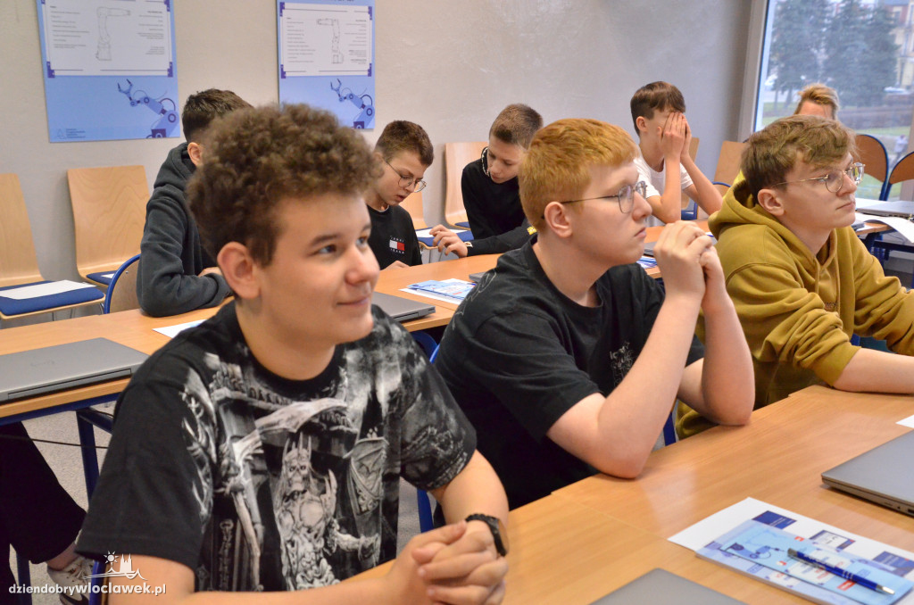 Otwarcie Centrum Programowania Robotów Przemysłowych