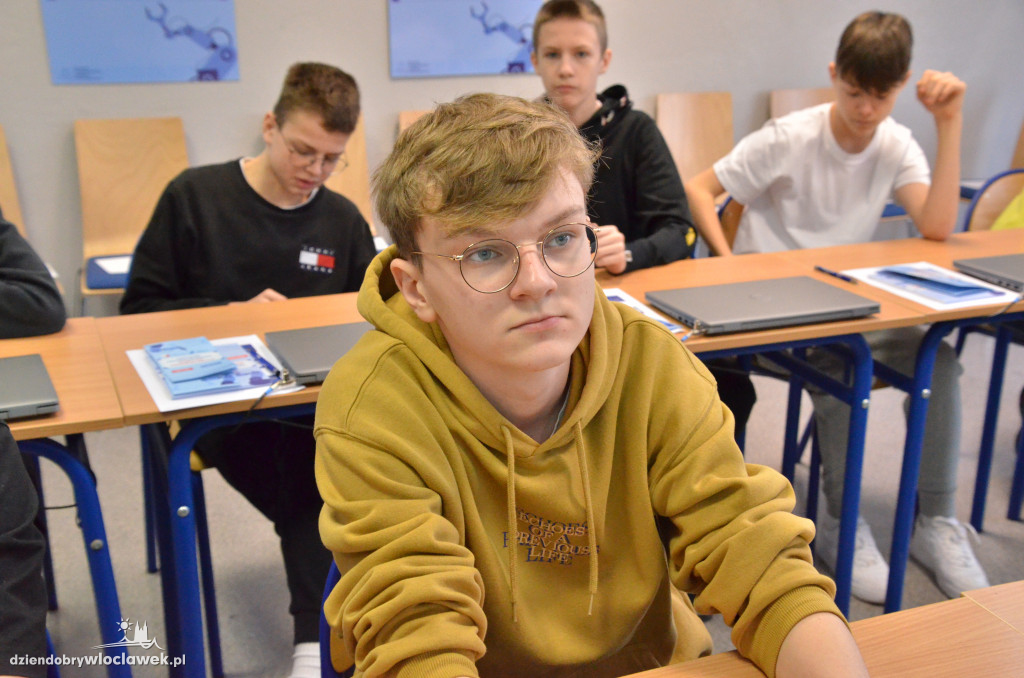 Otwarcie Centrum Programowania Robotów Przemysłowych