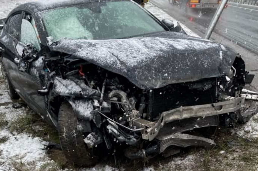 Samochód osobowy uderzył w bariery na A1