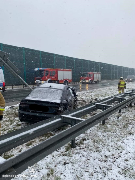 Samochód osobowy uderzył w bariery na A1