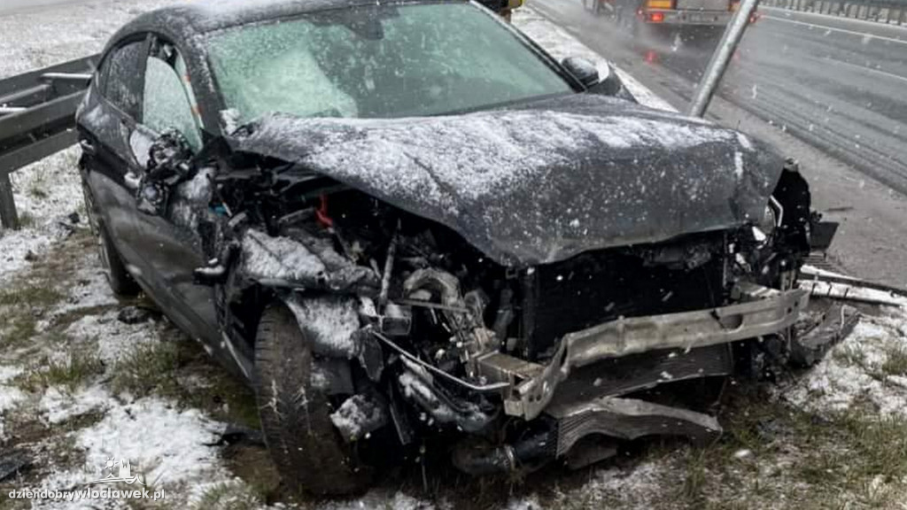 Samochód osobowy uderzył w bariery na A1