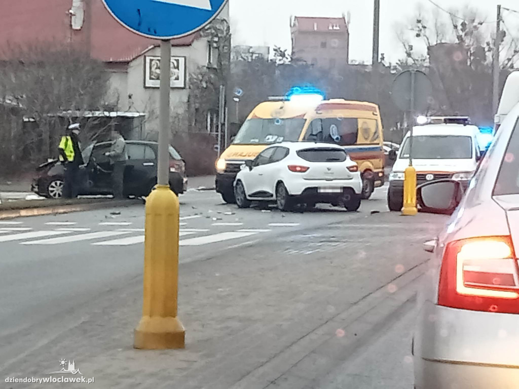 Zderzenie dwóch aut na ul. Kapitulnej