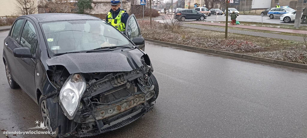 Zderzenie dwóch aut na ul. Kapitulnej