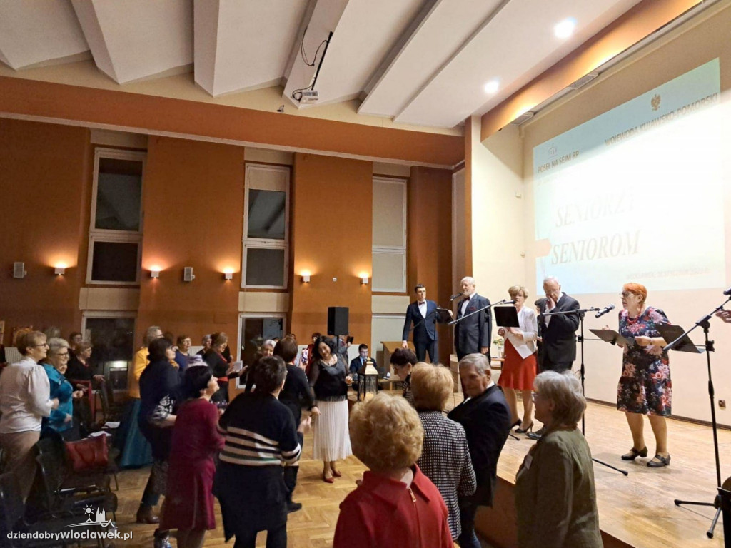 Wieczór artystyczny ,,Seniorzy - Seniorom”