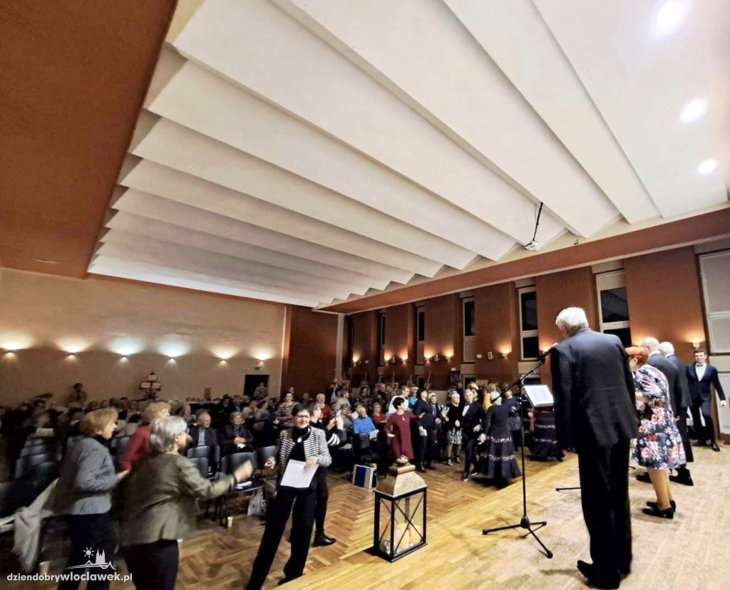 Wieczór artystyczny ,,Seniorzy - Seniorom”