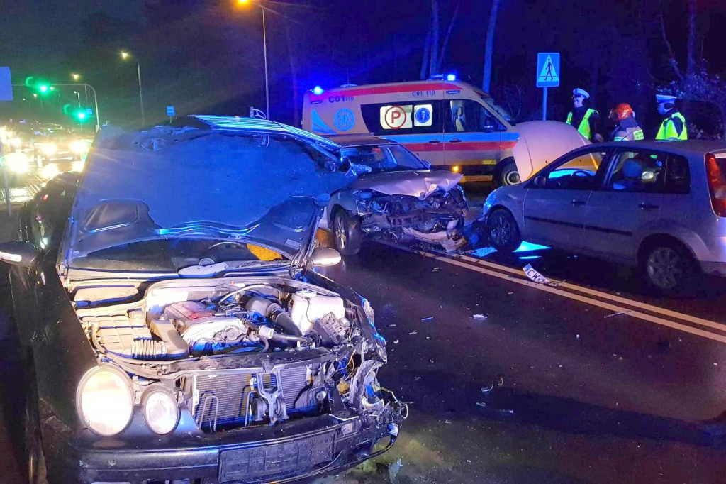 Kolizja w udziałem 3 pojazdów na Wienieckiej