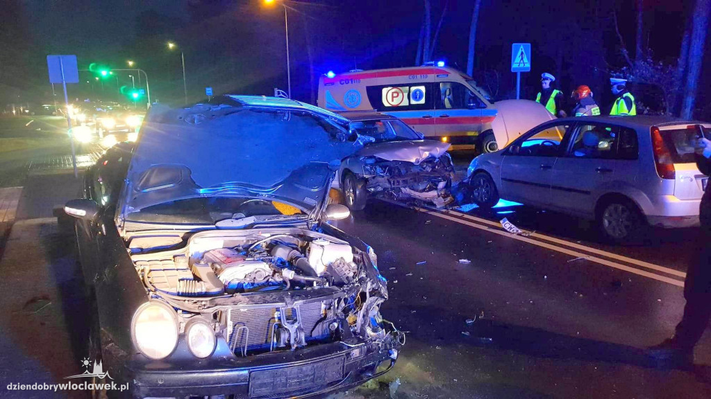 Kolizja w udziałem 3 pojazdów na Wienieckiej