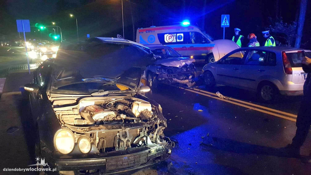 Kolizja w udziałem 3 pojazdów na Wienieckiej