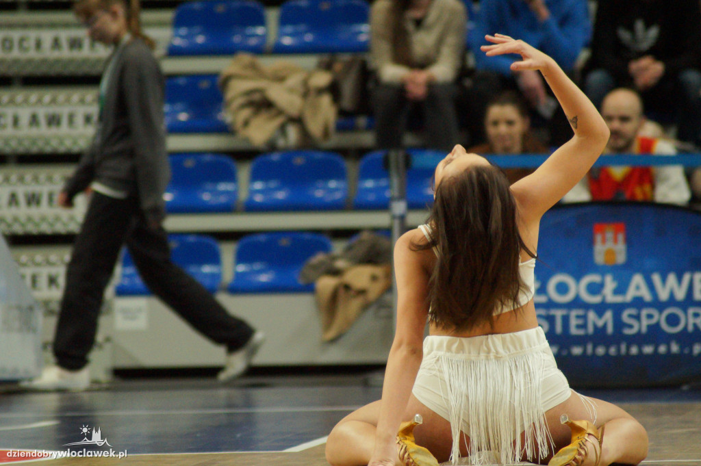 Cheerleaderki na meczu Anwil - Oradea