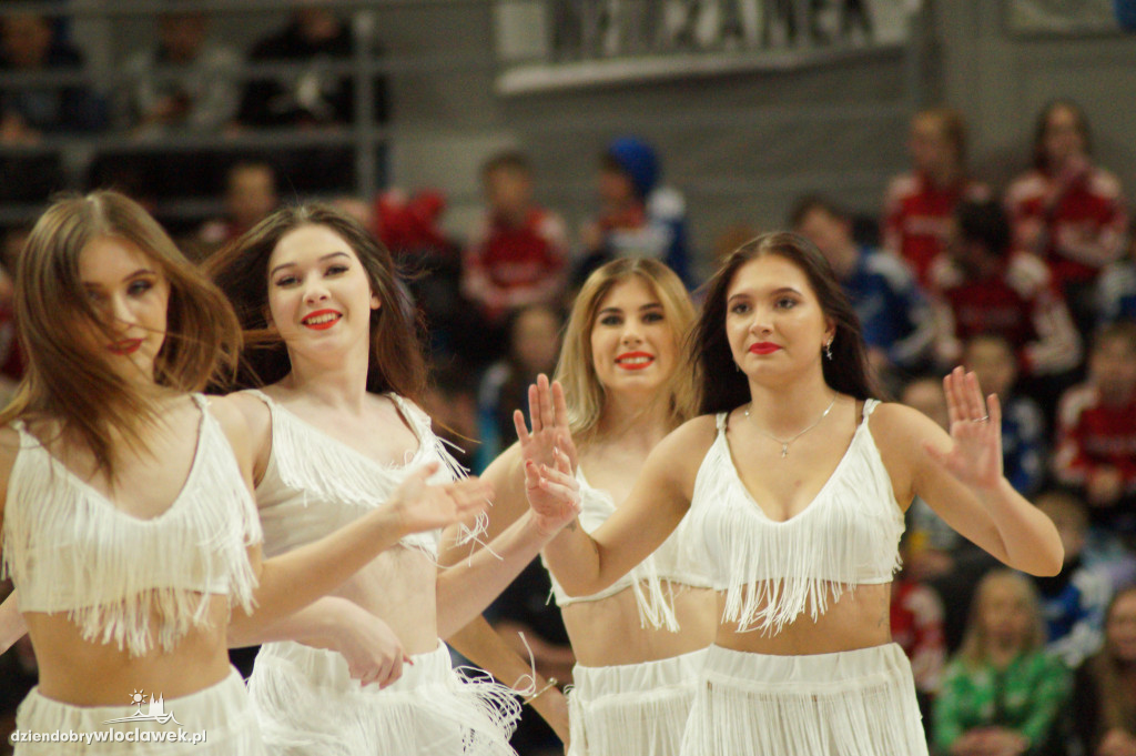Cheerleaderki na meczu Anwil - Oradea