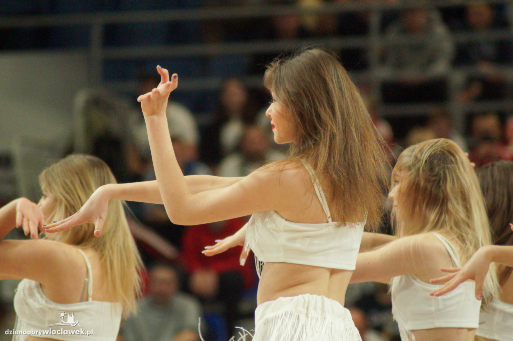 Cheerleaderki na meczu Anwil - Oradea