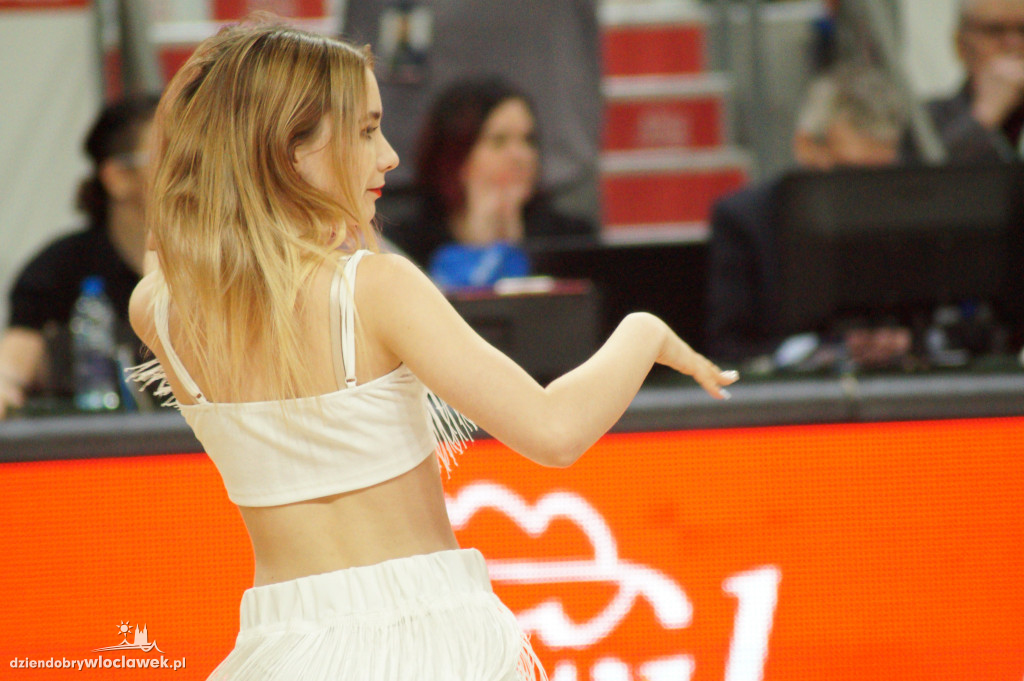 Cheerleaderki na meczu Anwil - Oradea