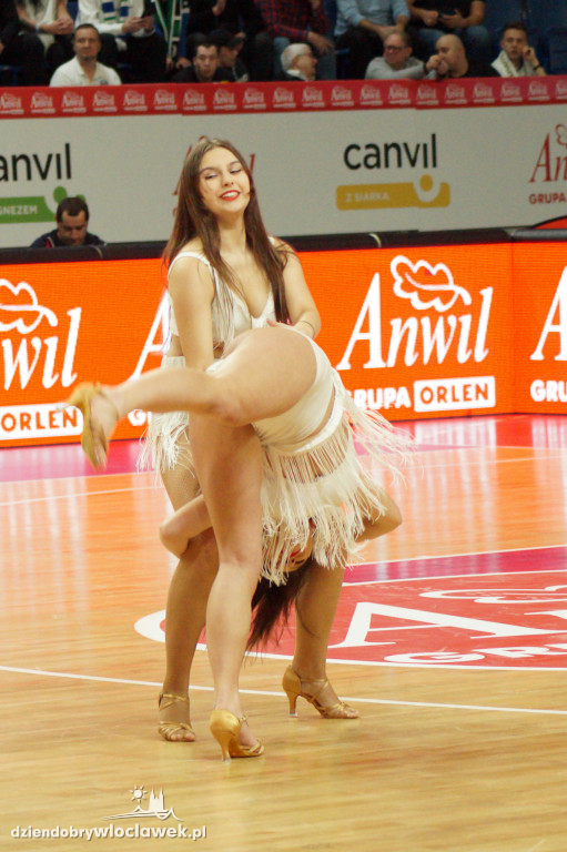 Cheerleaderki na meczu Anwil - Oradea