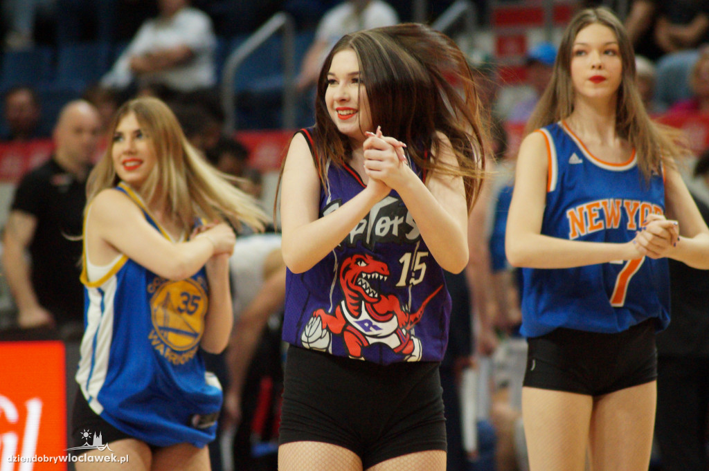 Cheerleaderki na meczu Anwil - Oradea