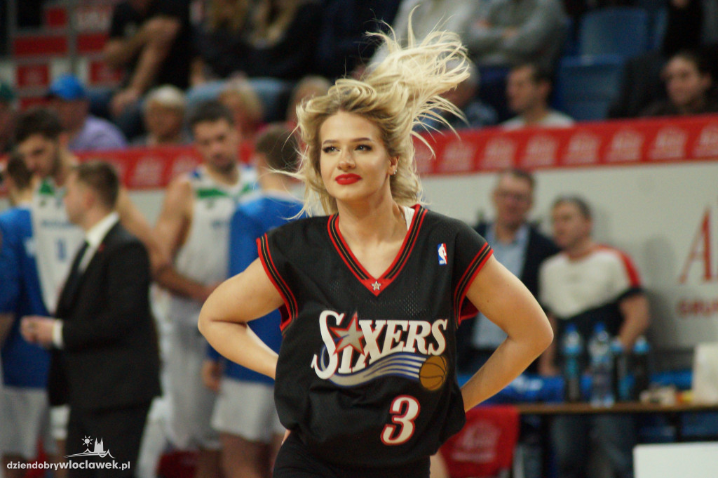 Cheerleaderki na meczu Anwil - Oradea