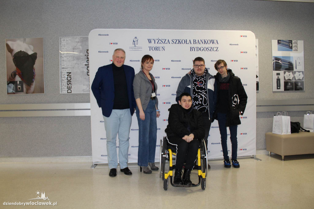 Studenci zorganizowali wycieczkę dla...