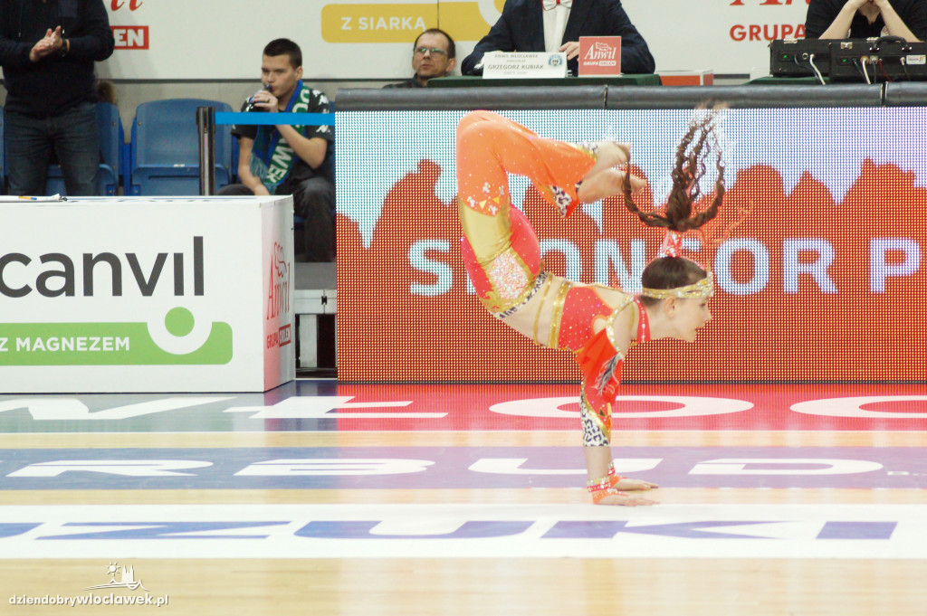 Taneczne show na meczu Anwilu