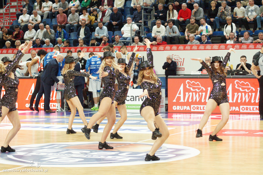 Taneczne show na meczu Anwilu