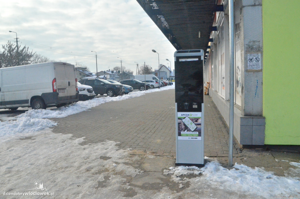 Kolejny sklep ma parkomaty