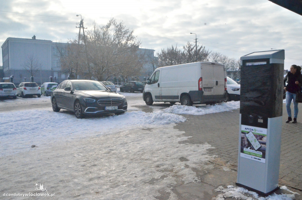 Kolejny sklep ma parkomaty