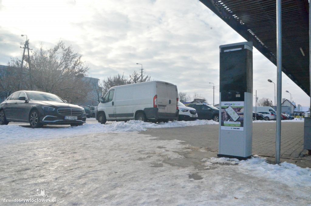 Kolejny sklep ma parkomaty